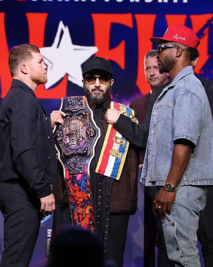La próxima pelea de Canelo es, en parte, un intento por volver a tener cuatro cinturones