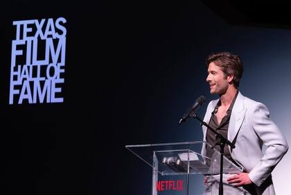 La próxima película de Glen Powell estrena el 24 de mayo por Netflix