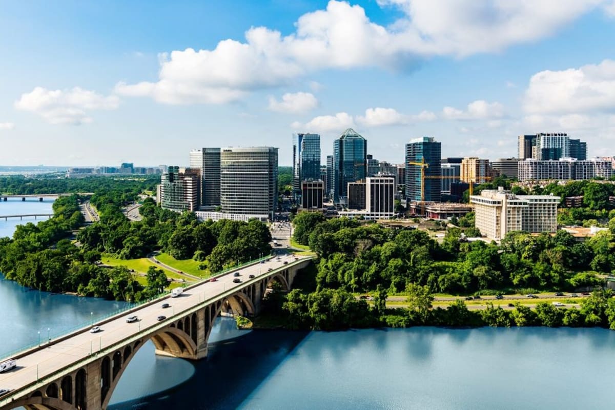 La proximidad de Arlington a Washington D.C. es un factor clave en su prosperidad