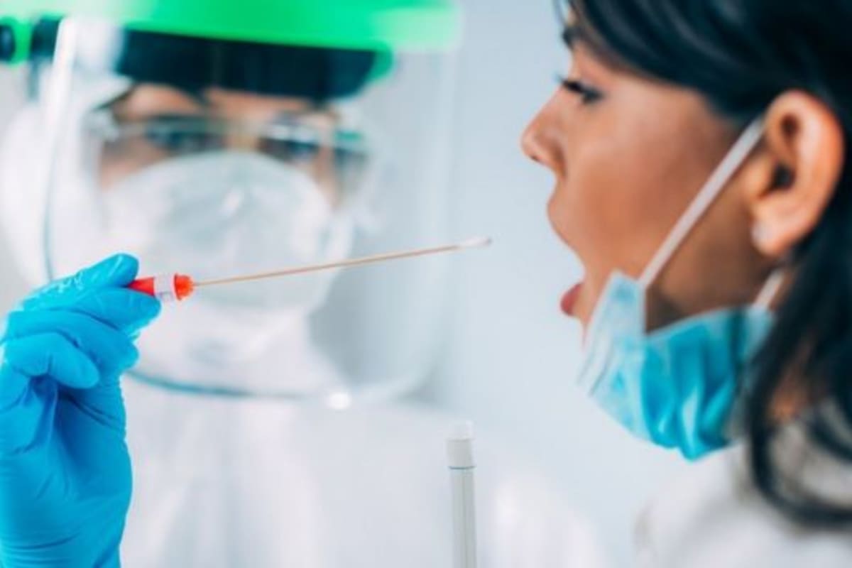 .La prueba con un hisopo puede ser incómoda