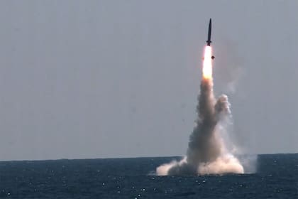 La prueba de un misil surcoreano en pleno océano, esta semana (Photo by Handout / South Korean Defence Ministry / AFP)