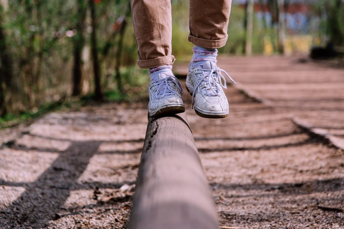 La prueba para mayores de 50 que te permite descubrir la relación entre tu equilibrio y el envejecimiento (Foto: Pixabay)