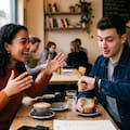 Quienes miran varias veces el reloj sin estar apurados no solo es por aburrimiento, sino que tienen necesidad de control