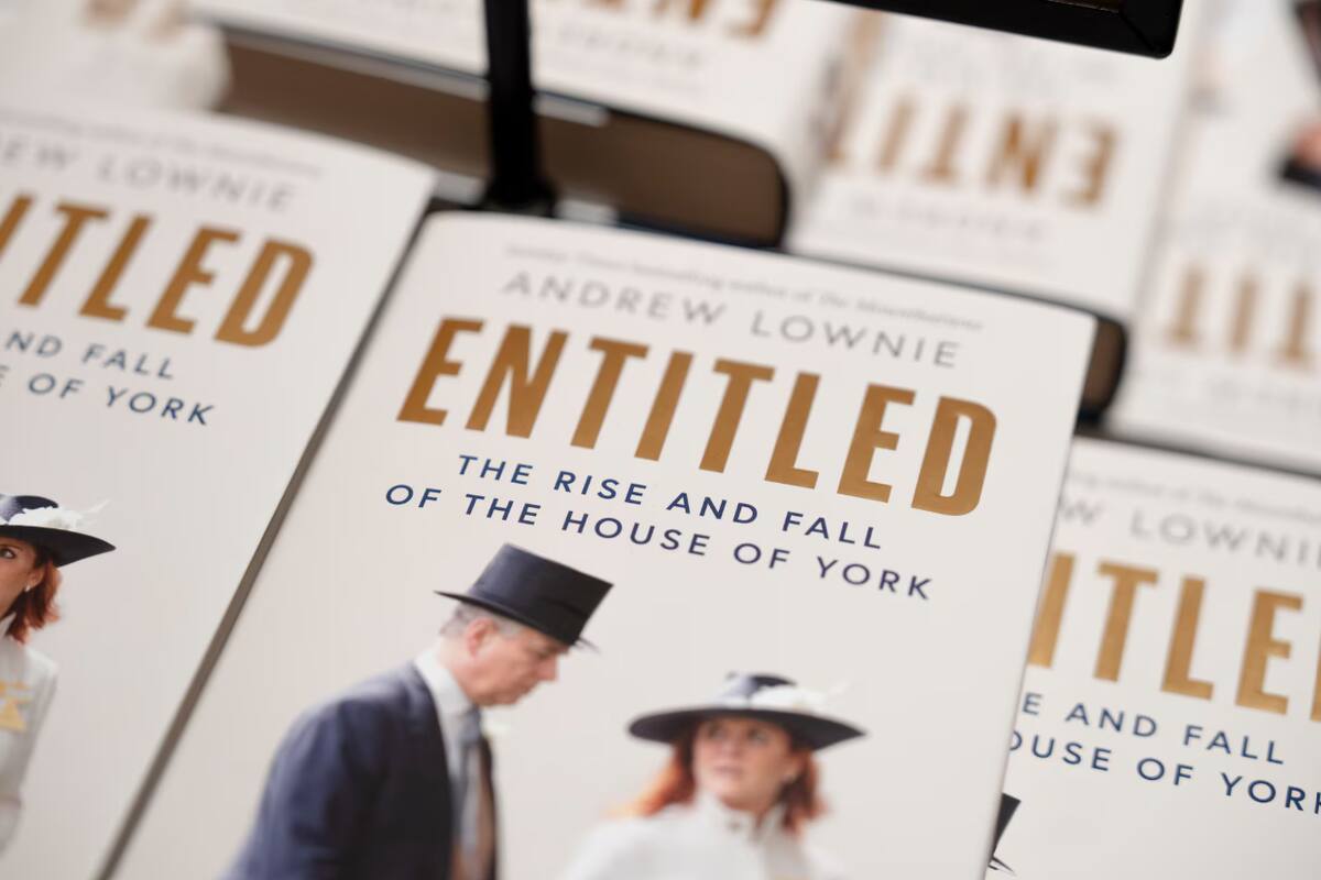 La publicación del historiador Andrew Lownie complica el futuro del príncipe Andrés en la monarquía británica