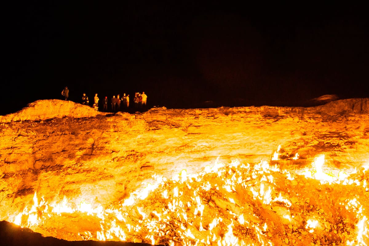 “La Puerta al Infierno”: el cráter que arde hace 50 años y nadie pudo apagar