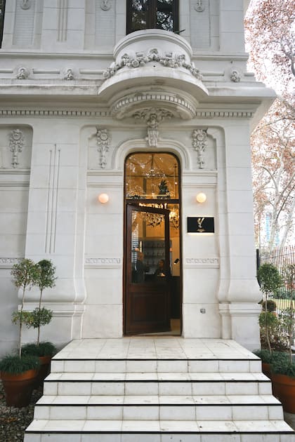 La puerta de acceso a la reabierta confitería.