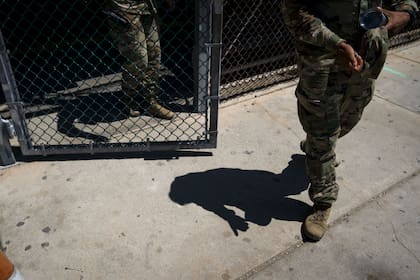 La puerta de control en el Campamento Seis. El hospital militar estadounidense lo suficientemente importante y más cercano está en Jacksonville, Florida, a más de 1300 kilómetros al norte
