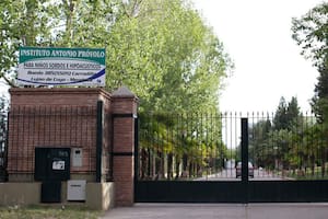 La puerta de entrada al Instituto Próvolo de Luján de Cuyo, Mendoza. El juicio por los abusos y torturas a chicos hipoacusicos comenzará el 5 de agosto