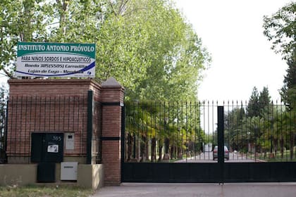 La puerta de entrada al Instituto Próvolo de Luján de Cuyo, Mendoza. El juicio por los abusos y torturas a chicos hipoacusicos comenzará el 5 de agosto