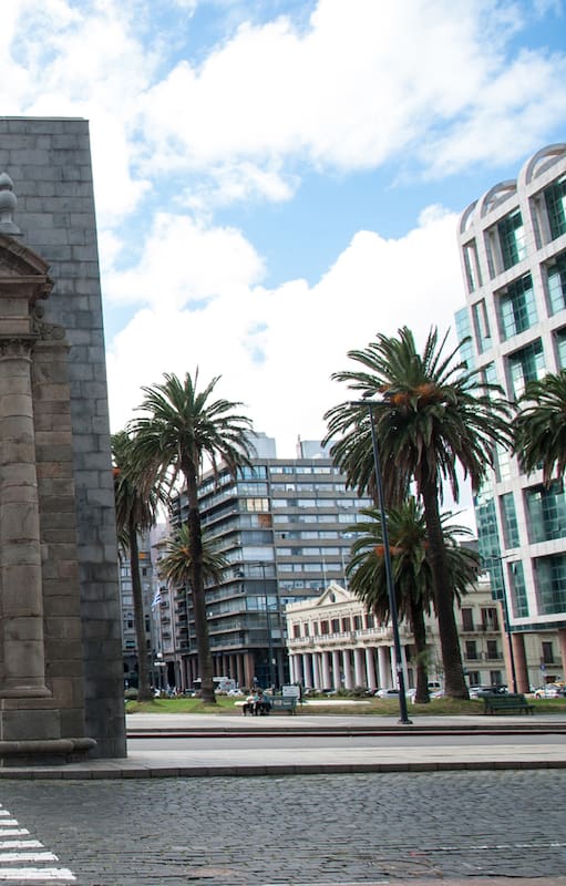 La Puerta de la Ciudadela en Montevideo, Uruguay. Foto de archivo del 13 de abril de 2023 (Sandra Moraes/Shutterstock)