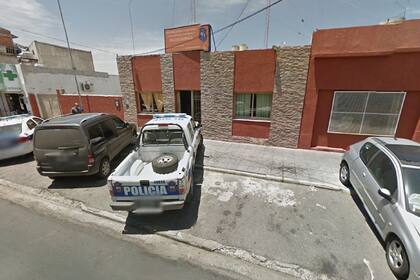 La puerta de la comisaría 3ra. de Villa Luzuriaga, partido de La Matanza.