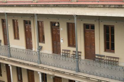La puerta de la habitación que el papa Francisco reconoció cincuenta años después.