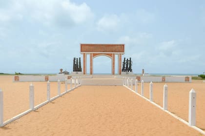 La Puerta de no retorno es un monumento que recuerda a todos los esclavos que salieron de Benín con destino americano