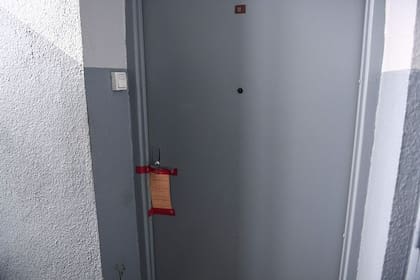 La puerta del departamento donde encontraron el cadaver de la infante francesa