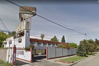 La puerta del hotel alojamiento donde asesinaron a la mujer de 35 años