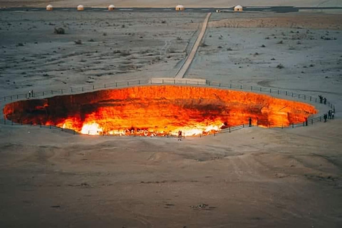 "La Puerta del Infierno", así es como se conoce al cráter de Darvaza, ubicado en el norte de la antigua república soviética de Turkmenistán