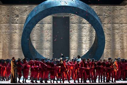 La puesta de Fausto es una coproducción entre el Teatro Regio Torino, la Ópera de Lausanne y la Ópera de Israel