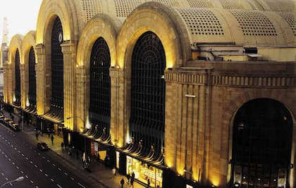 La puesta en valor del antiguo mercado y la instalación del Centro Comercial, impulsaron la nueva imagen del barrio