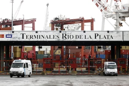 Las terminales del puerto de Buenos Aires están paralizadas por un reclamo sindical
