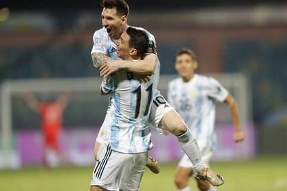 La Pulga y Fideo se funden en un abrazo