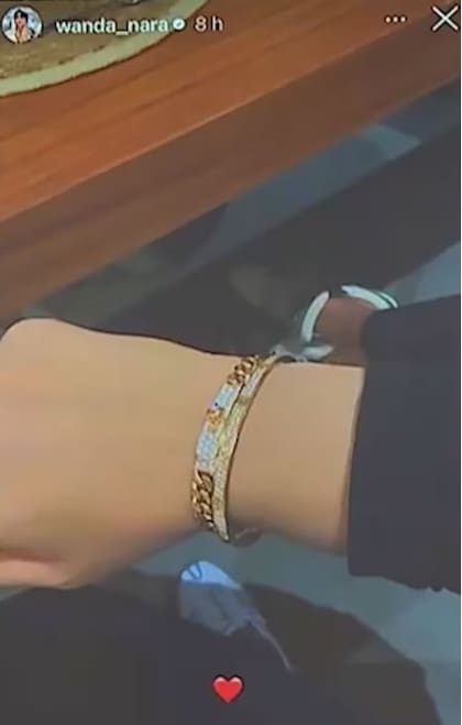 La pulsera que subió Wanda a su Instagram que estaría relacionada a su amorío con Martín Migueles
