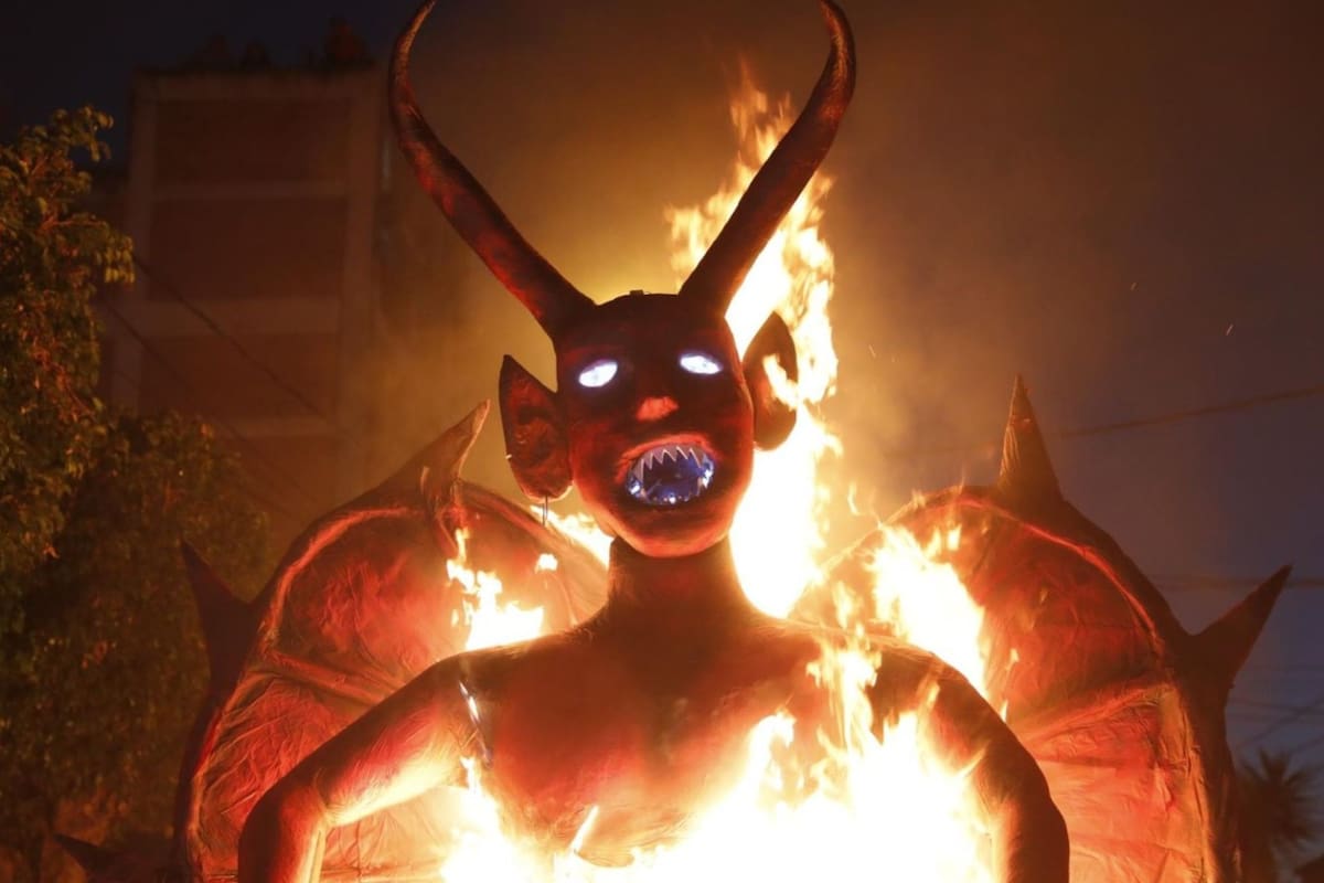 La Quema del Diablo en Guatemala es una tradición que antecede la Navidad y marca el inicio de las celebraciones a la Virgen de la Inmaculada Concepción (Web/igssgt.org)