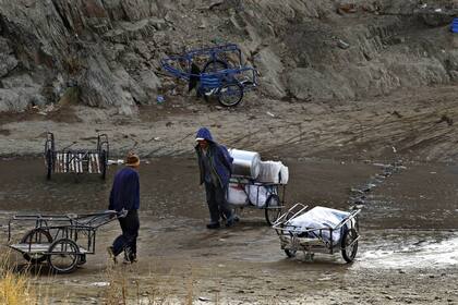 La Quiaca. De este lado del río, la Argentina; del otro, Bolivia; miles de personas transitan todos los días por pasos no autorizados