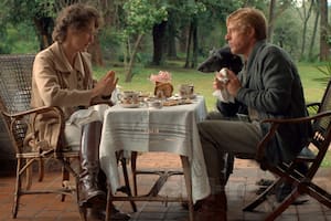 La química entre Robert Redford y Meryl Streep en África mía se convirtió en un ícono del cine romántico