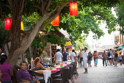 La Quinta Avenida en el centro de Playa del Cármen