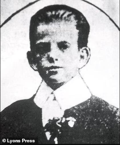 La quinta y última víctima, Joseph Dunn, de 14 años, fue atacado 30 minutos después de los ataques fatales a Stillwell y Fisher