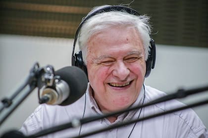 Héctor Larrea, una voz inconfundible del dial