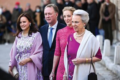 La rama danesa, presente. La princesa Benedicta de Dinamarca con sus hijos Gustavo y Alexandra de Sayn-Wittgenstein Berleburg y su nuera, la ex modelo y escritora Carina Axelsson (vestida de color lila).