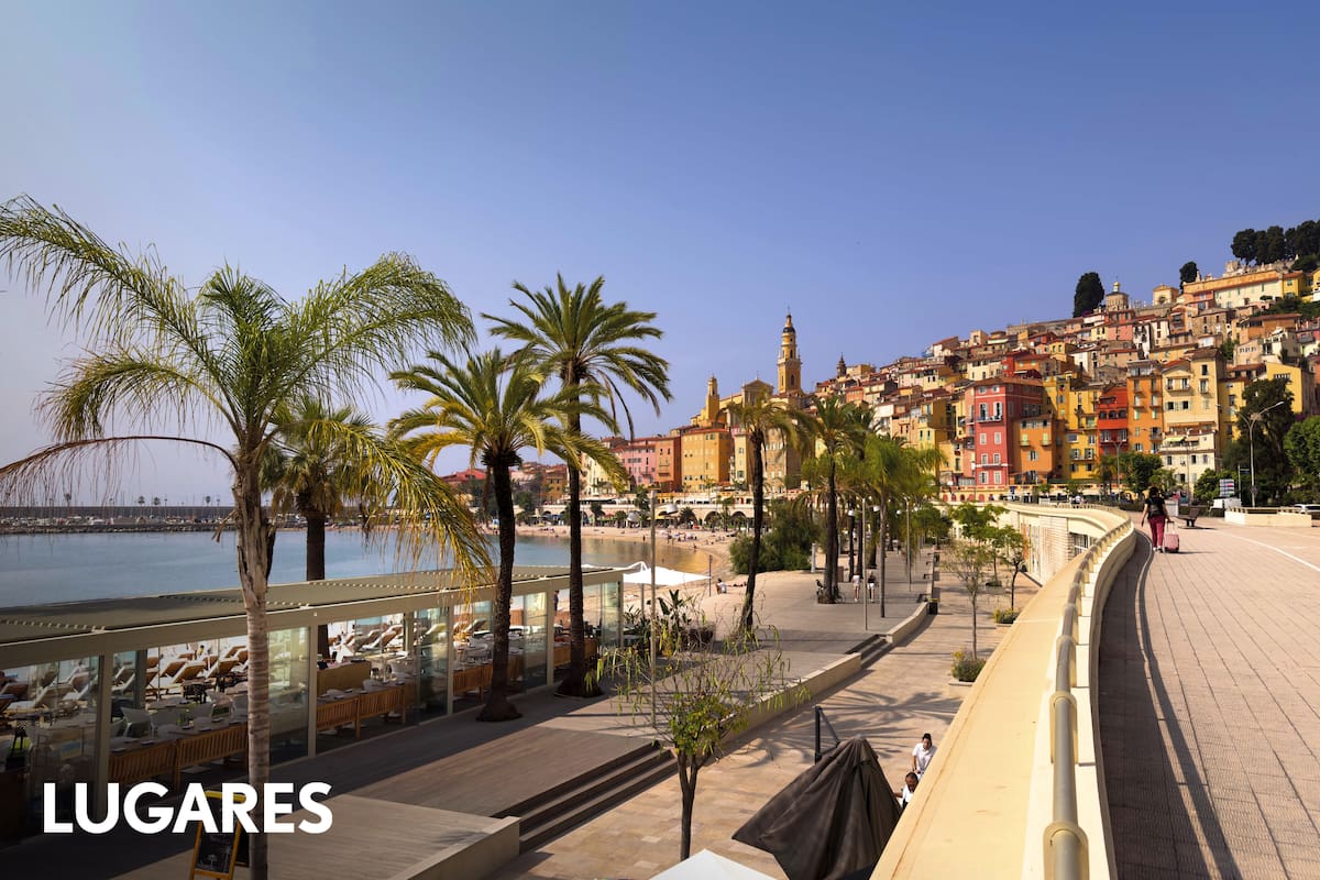 La rambla de Menton Garavan conduce al centro histórico de la ciudad