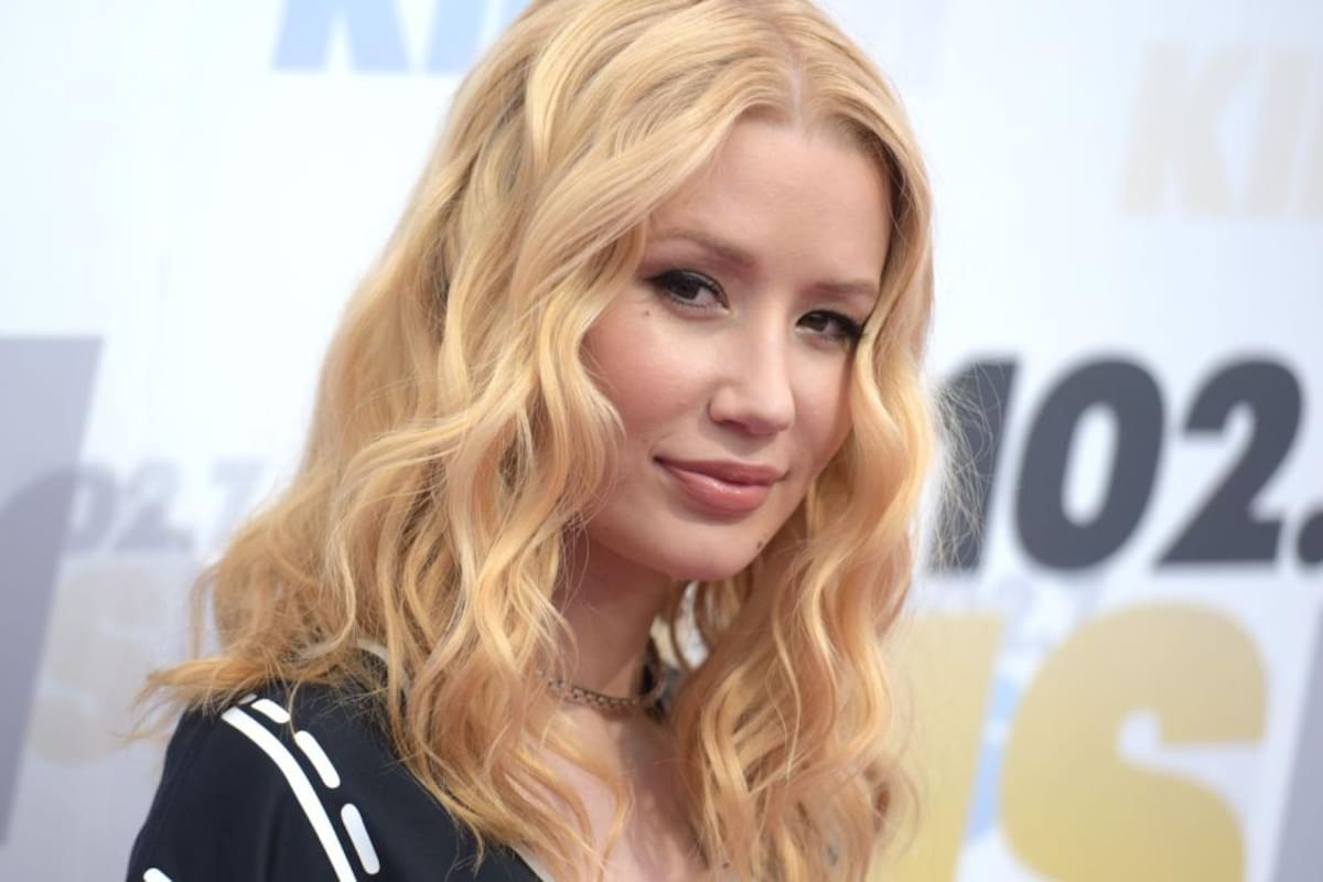 La rapera australiana incursionó en la industria cripto con su token $MOTHER