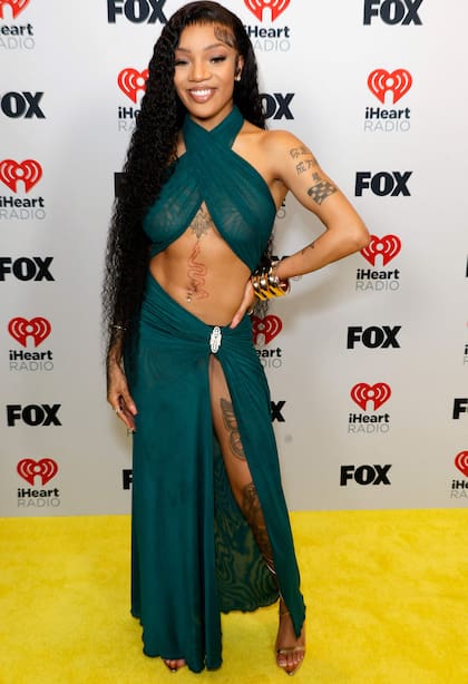 La rapera GloRilla eligió un vestido bien sexy para la especial noche de los premios a lo mejor de la música