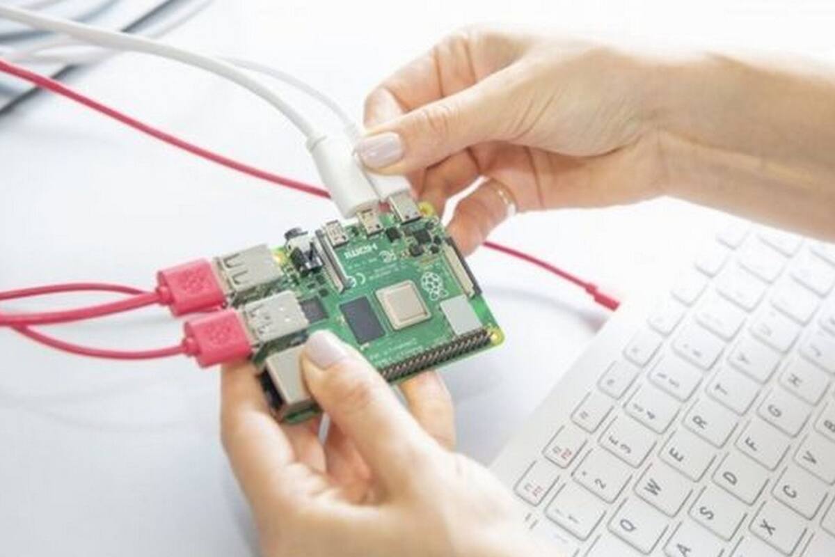 La Raspberry Pi 4 es la más reciente versión de la microcomputadora creada en 2012 en Reino Unido
