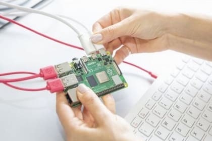 La Raspberry Pi 4 es la más reciente versión de la microcomputadora creada en 2012 en Reino Unido