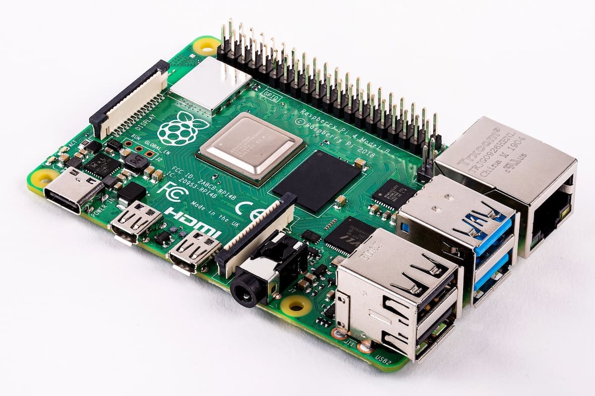 La Raspberry Pi 4 modelo B tiene cuatro puertos USB y soporte para dos monitores con resolución 4K