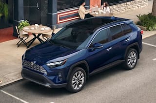 En Estados Unidos: cuánto sale llenar el tanque de gasolina de un Toyota RAV4 en agosto de 2025