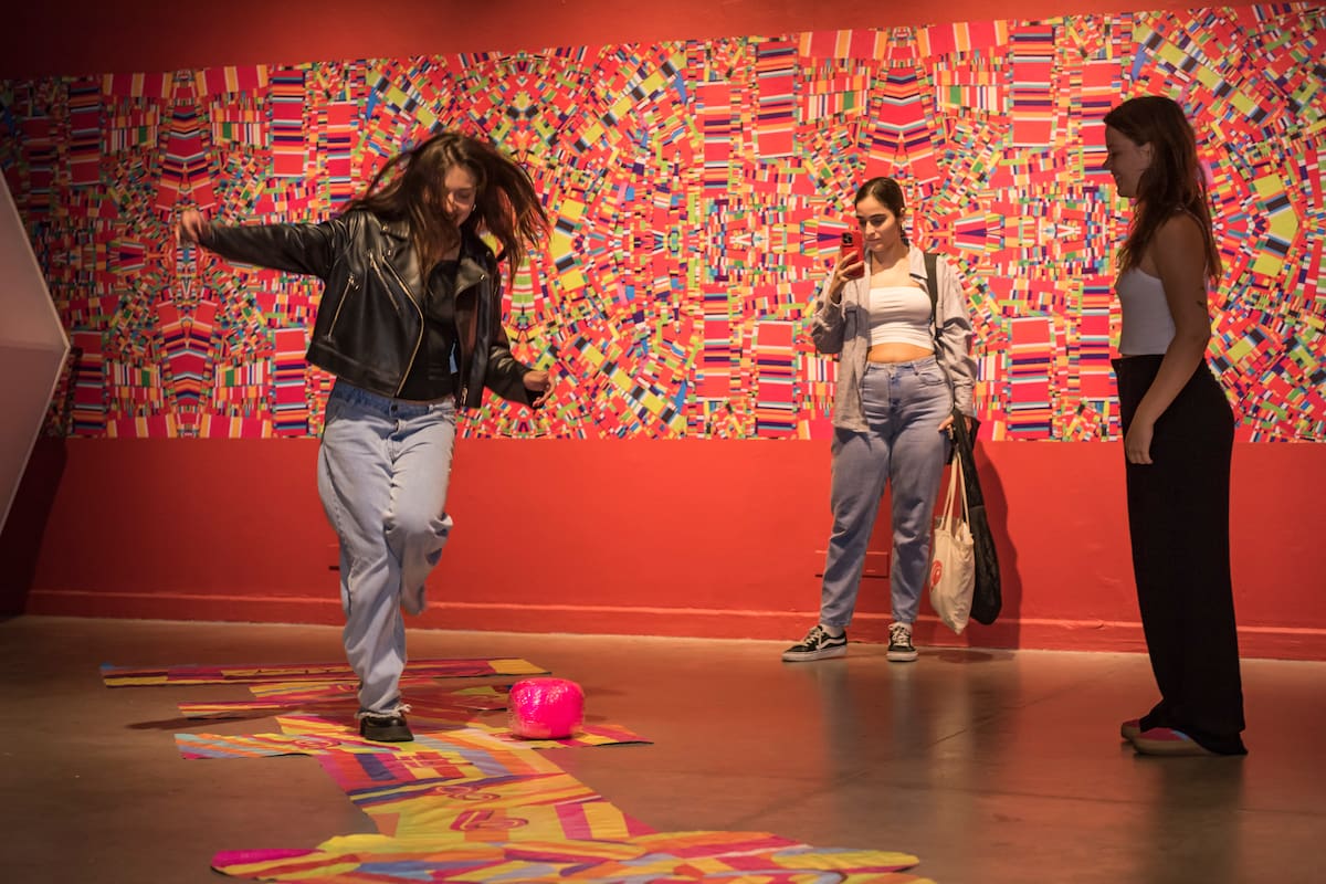 La Rayuela de Marta Minujín, uno de los "hits" de la muestra