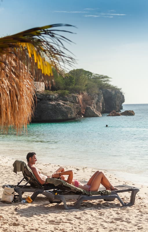 La razón principal para visitar Curaçao son las playas sobre la costa oeste. Hay de dos tipos: las privadas, con todos los servicios, y las públicas, que son gratuitas.