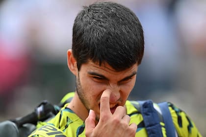 La reacción de desconcierto de Carlos Alcaraz después de perder ante el húngaro Fabian Marozsan en Foro Itálico de Roma