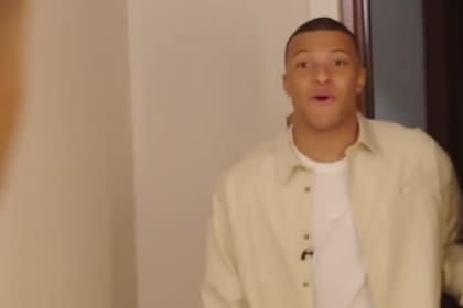 La reacción de Mbappé al ver su estatua de cera
