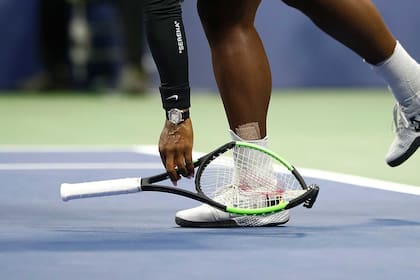 La reacción de Serena al romper su raqueta