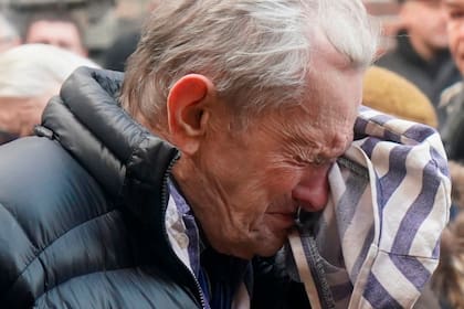 La reacción de un sobreviviente, al conmemorarse el 75 aniversario de la liberación de los detenidos en el campo de concentración nazi