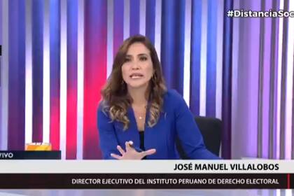 La reacción de una conductora de televisión durante un temblor en Perú