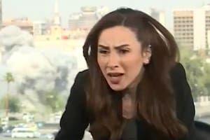 La reacción de una periodista que trabaja para el canal libanés Al Mayadeen durante el bombardeo de Israel al cuartel del Estado Mayor del régimen sirio en Damasco
