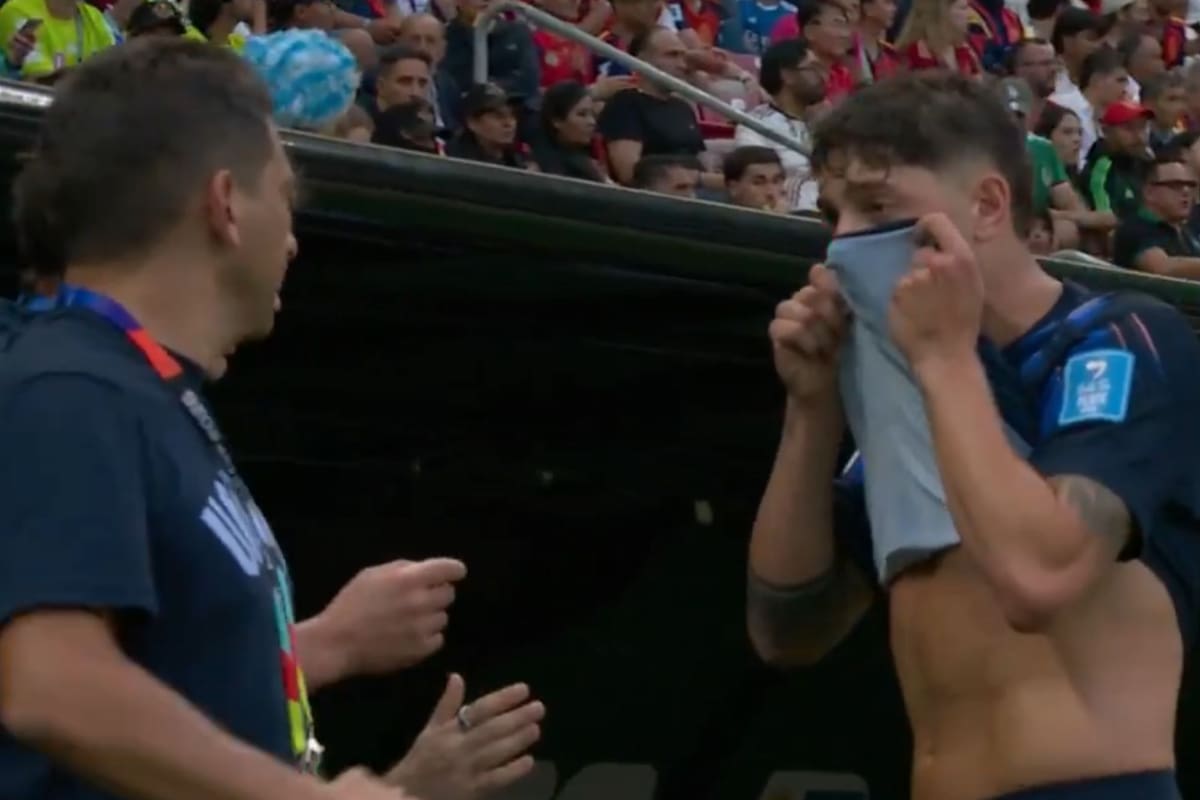 La reacción de Valverde cuando Bielsa lo sacó en el inicio del segundo tiempo