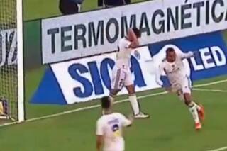 La reacción del Pulpo González cuando Sebastián Villa lo esquivó en el festejo del gol