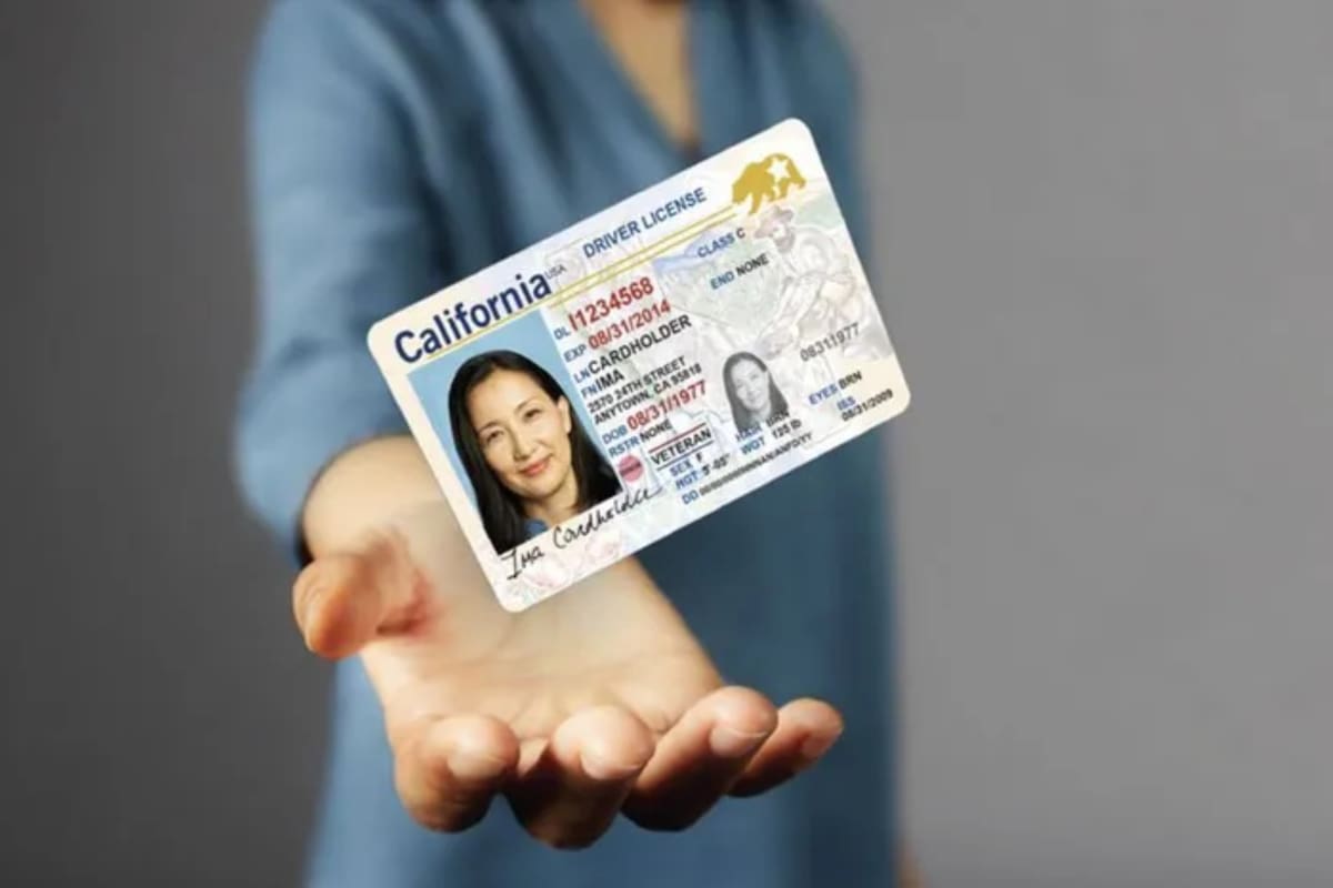 La REAL ID es una forma de identificación en Estados Unidos que cumple con requisitos de seguridad federales